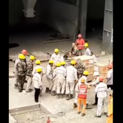 中国劳工被上级斥责爆发冲突互殴