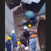 中国劳工因建筑坍塌不幸身亡